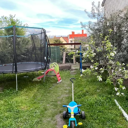 Dans Un Pavillon Avec Acces Au Jardin