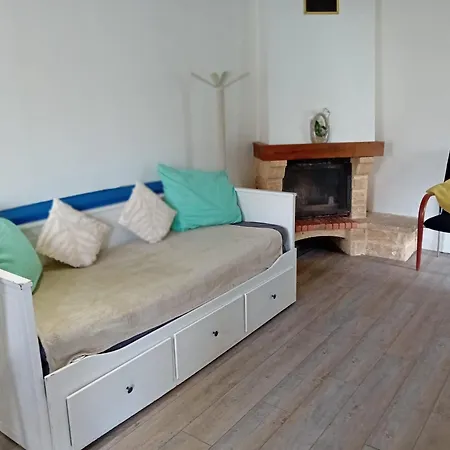 Dans Un Pavillon Avec Acces Au Jardin