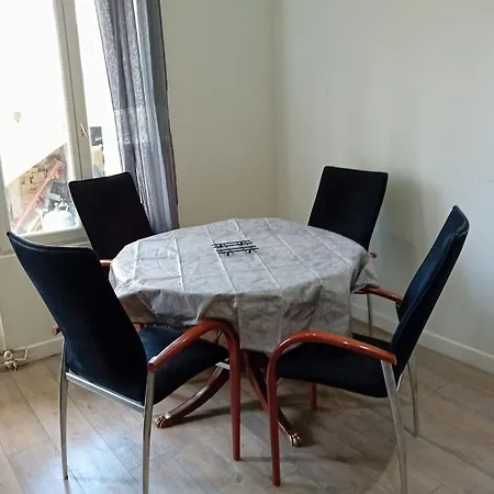 Dans Un Pavillon Avec Acces Au Jardin * Argenteuil